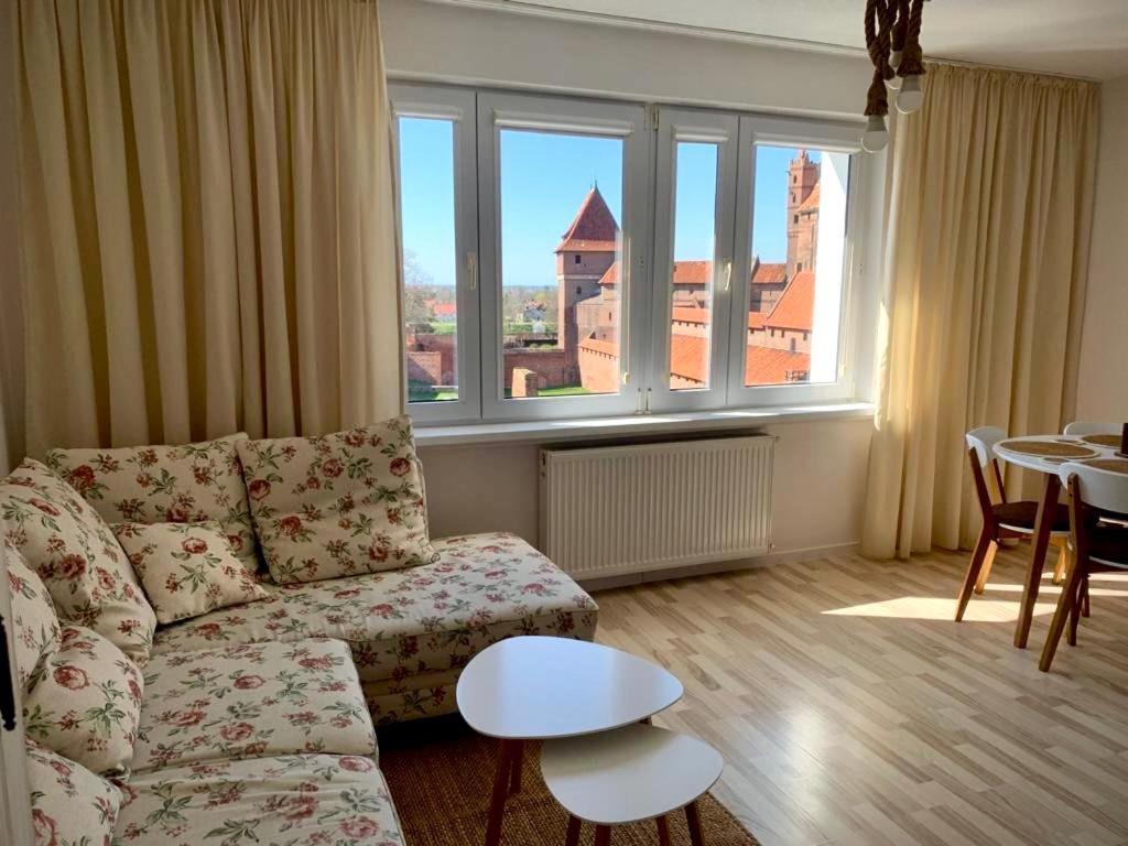 Widok Zamku O Poranku Apartment Малборк Екстериор снимка
